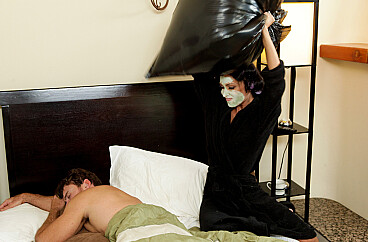 Jessica Jaymes and Justin Magnum in Wife Jessica Jaymes fucking in the bed with her piercings episode