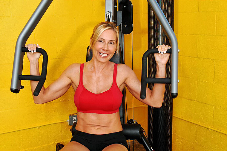 Blonde Kelly Estelle fucking in the gym with her tits Blonde Kelly Estelle fucking in the gym with her tits