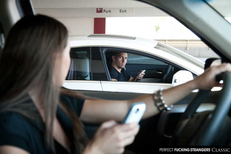 Naughty America Lizz Tayler porn: Lizz Tayler is driving while using her phone.